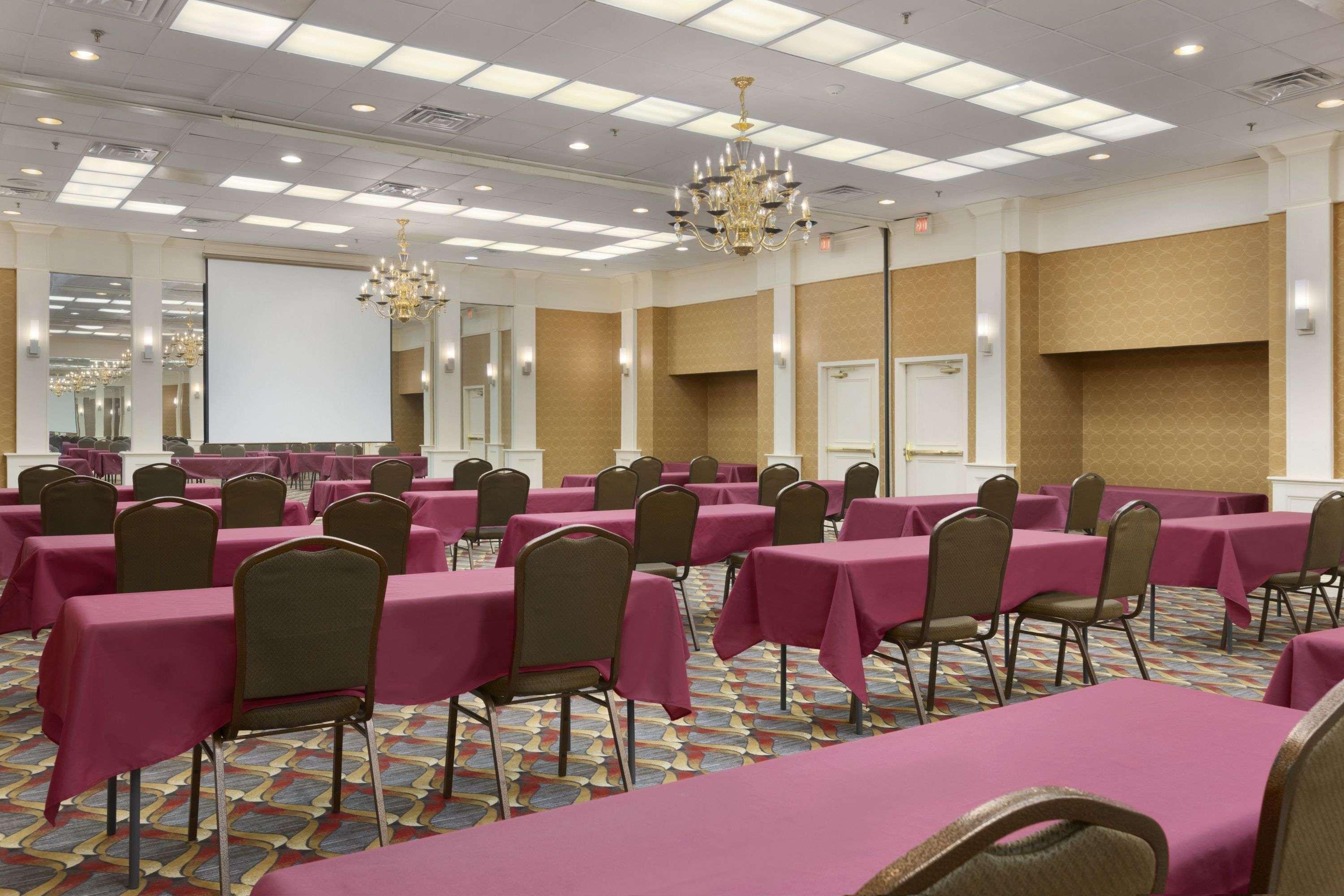 Ramada By Wyndham Rochelle Park Near Paramus Exterior foto