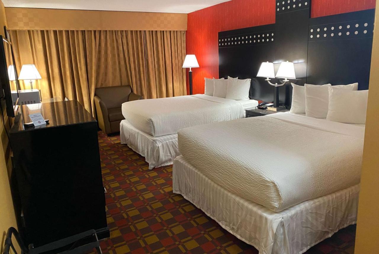 Ramada By Wyndham Rochelle Park Near Paramus Exterior foto