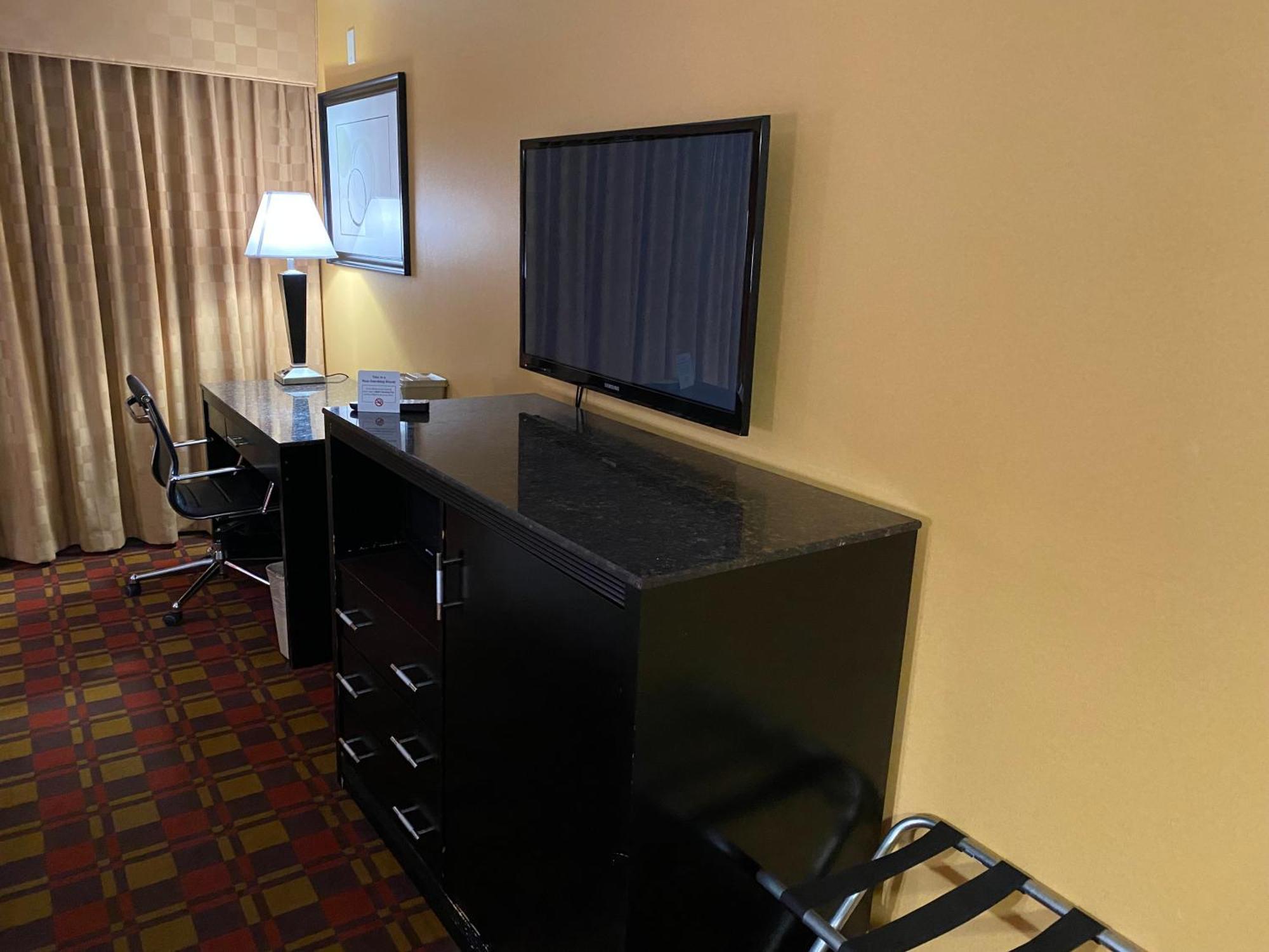 Ramada By Wyndham Rochelle Park Near Paramus Exterior foto