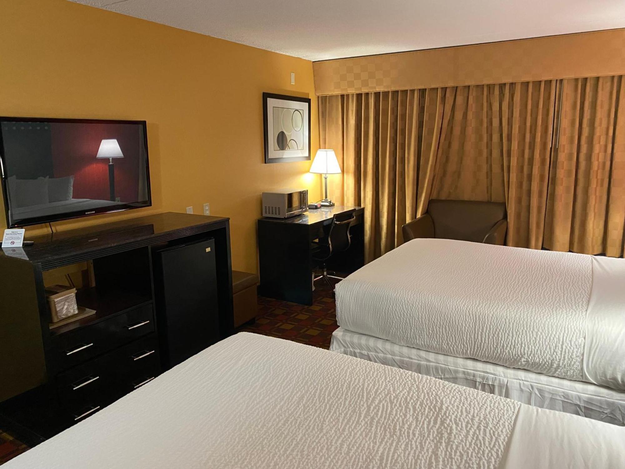 Ramada By Wyndham Rochelle Park Near Paramus Exterior foto